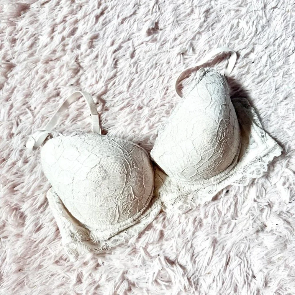 Marilyn Monroe White Lace Delicate Whimsical Lavender Padded Bra Womens 34C Soft